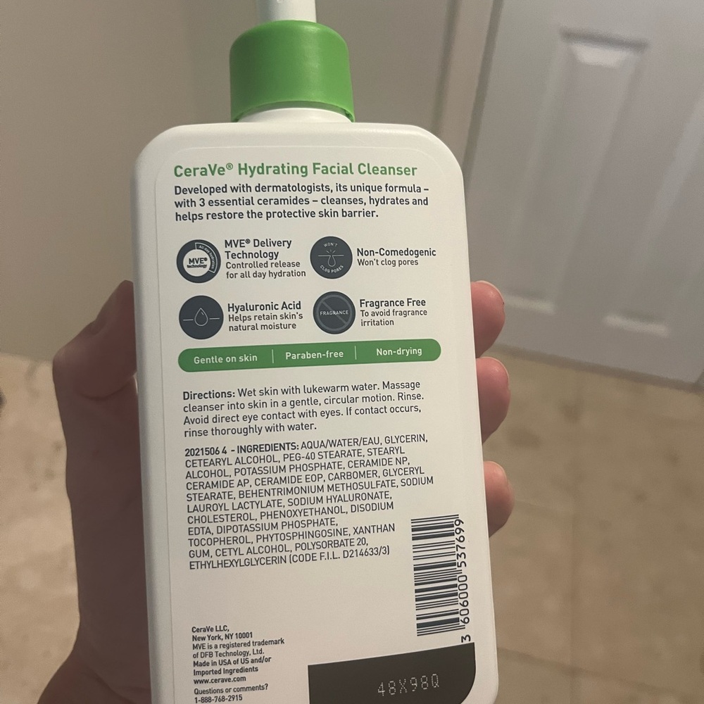 COPY - Cerave hydrating facial cleanser - Picture 2 of 2